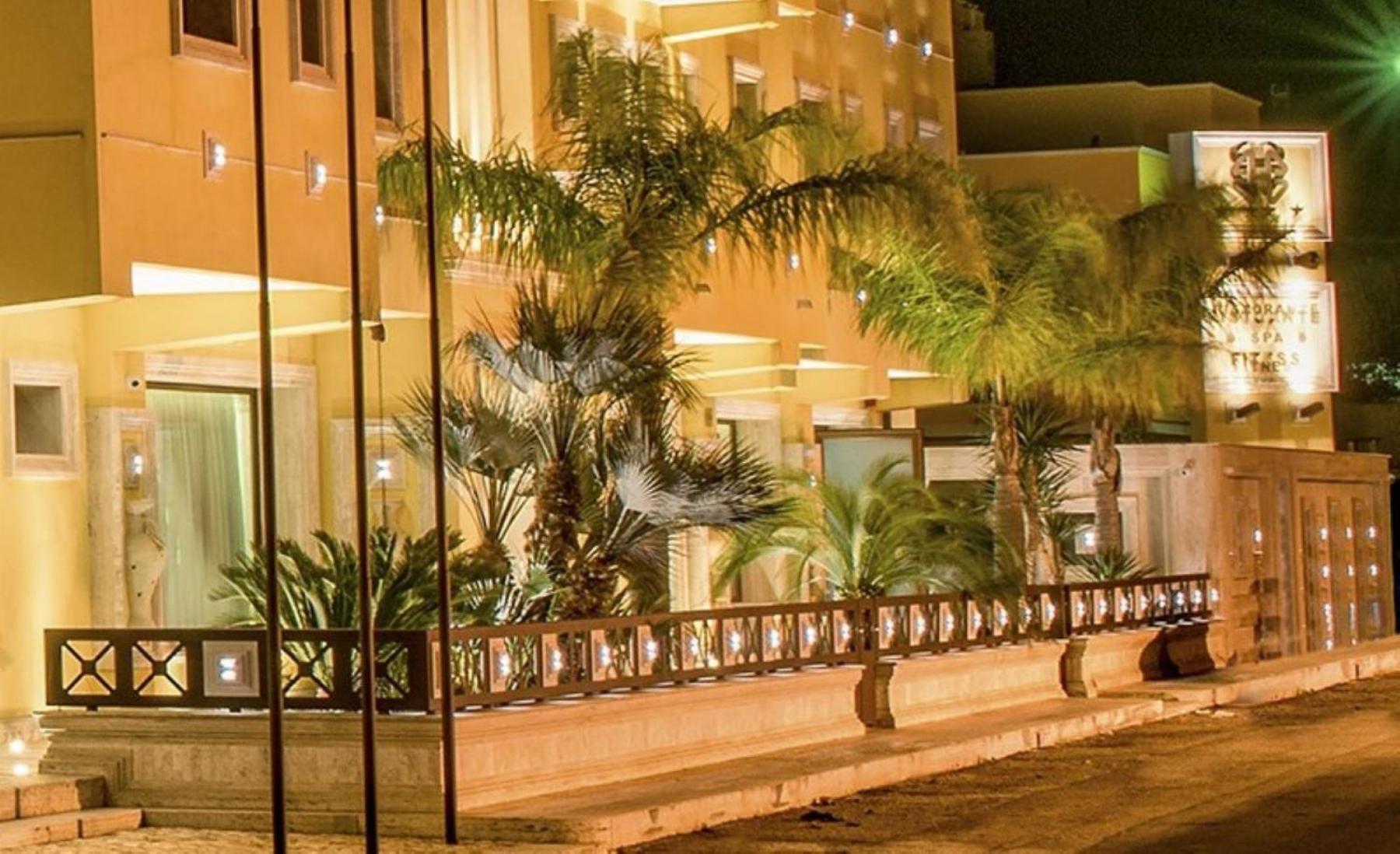 Bhb Hotel Мандурия Экстерьер фото